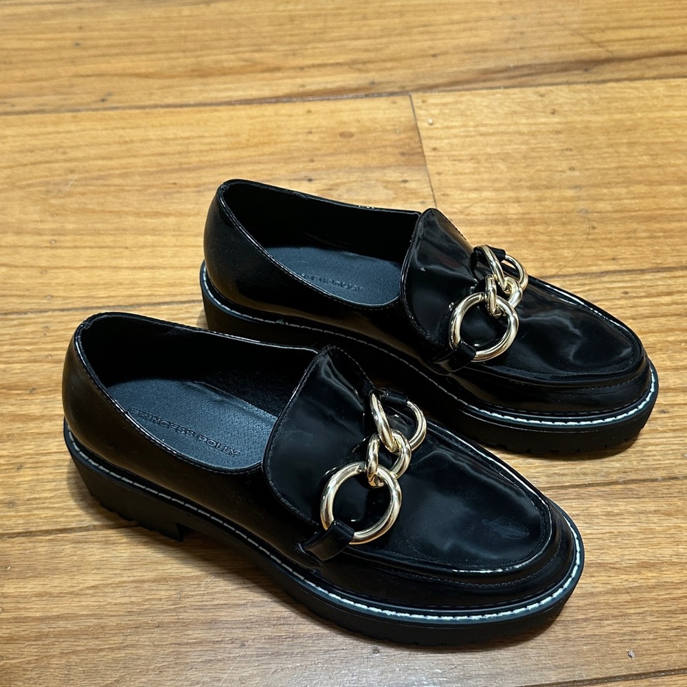 Black Loafers, size 7 Brand new!